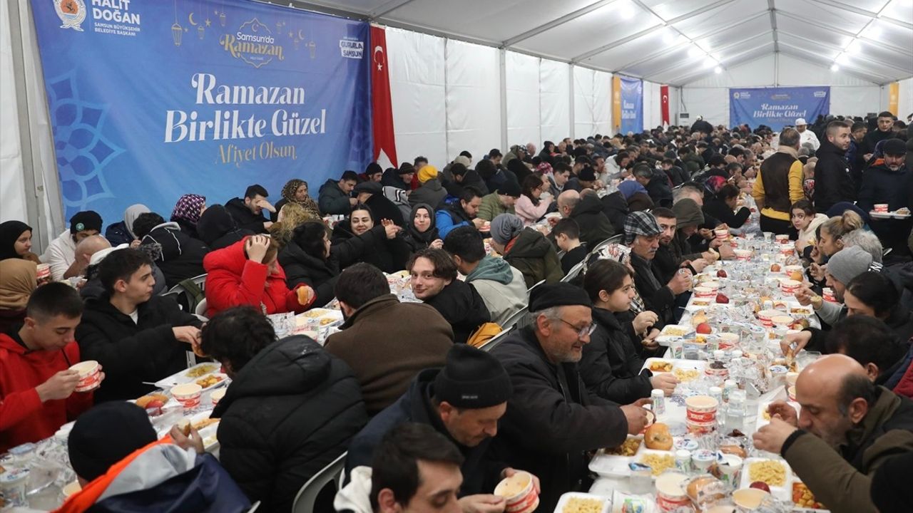 Samsun'da 15 Bin Kişiye Ramazan Desteği
