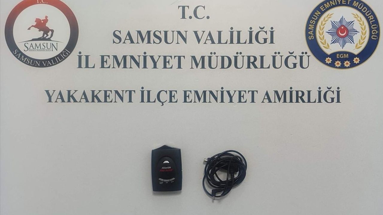 Samsun'da Bayram Trafik Uygulamasında Radar Tespit Cihazı Ele Geçirildi