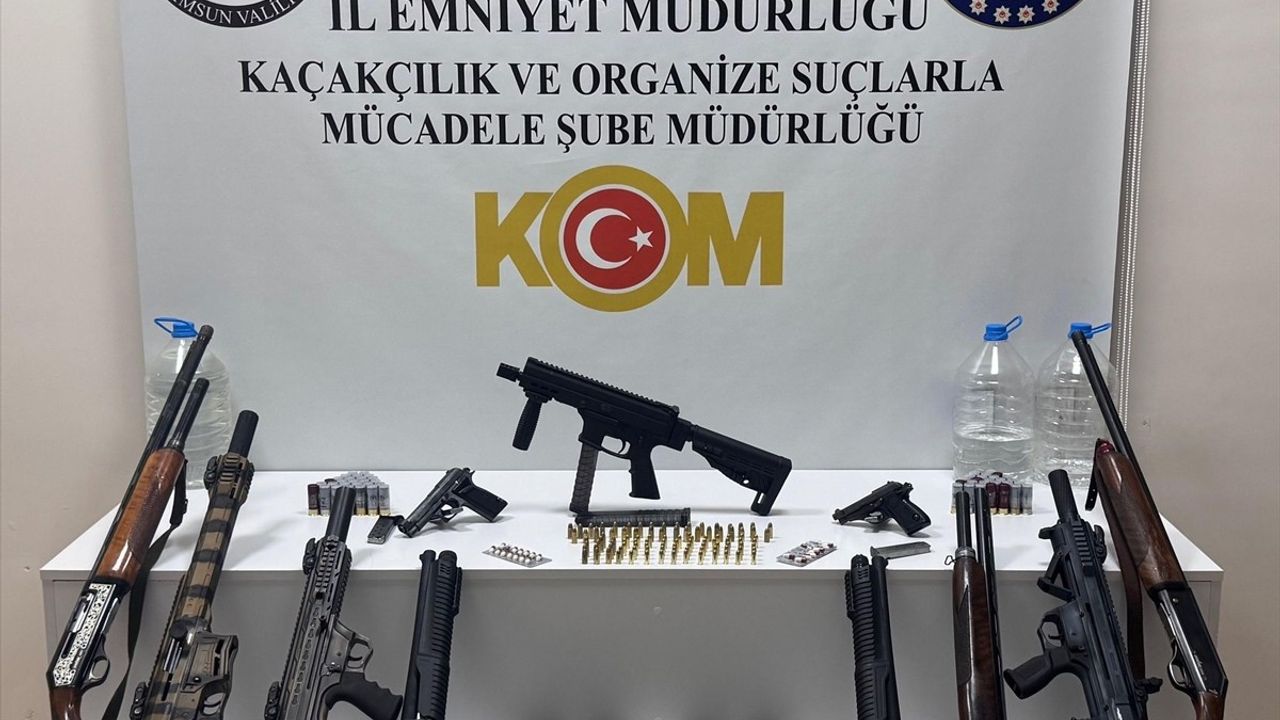 Samsun'da Eğlence Mekanında Kaçak Silah ve Uyuşturucu Operasyonu