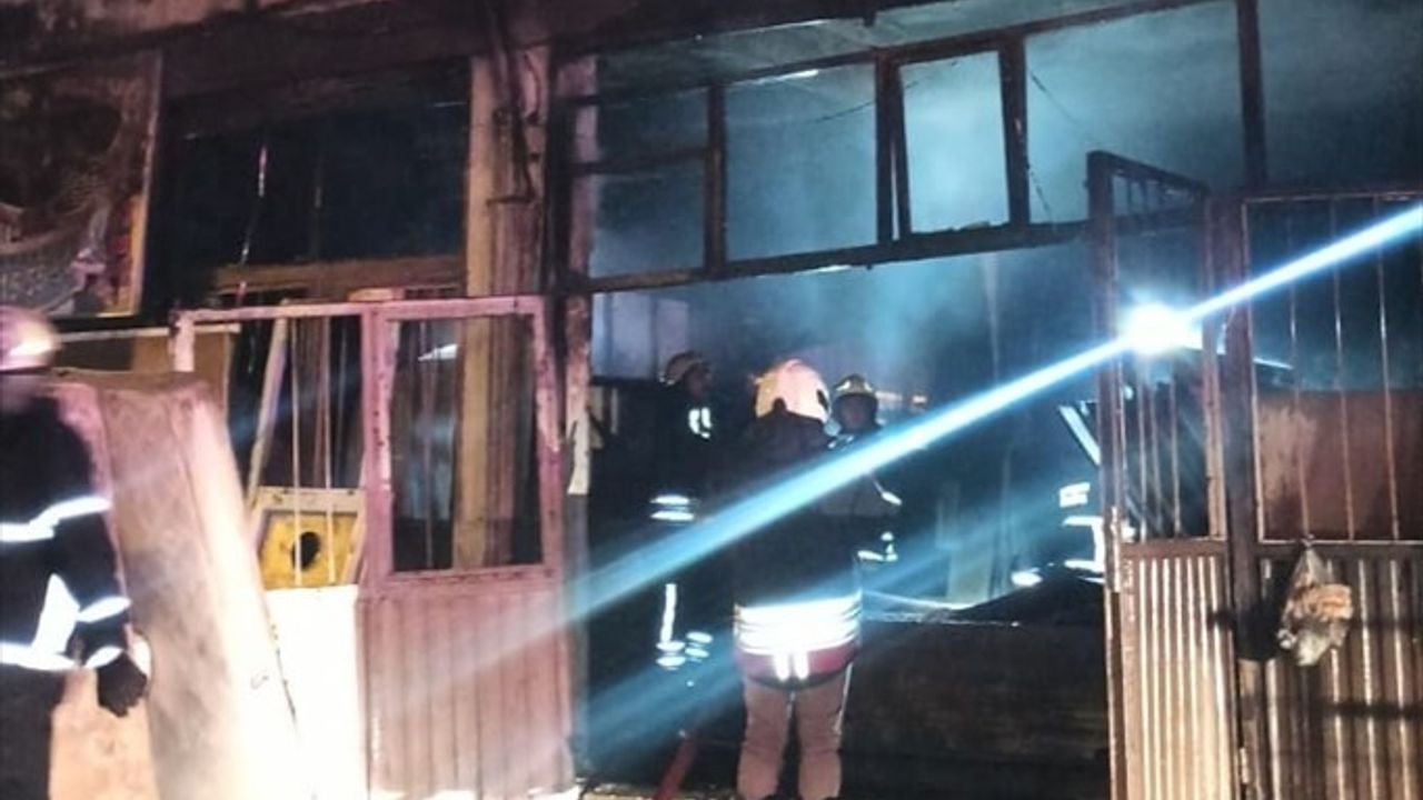 Samsun'da Mobilya İmalathanesinde Yangın