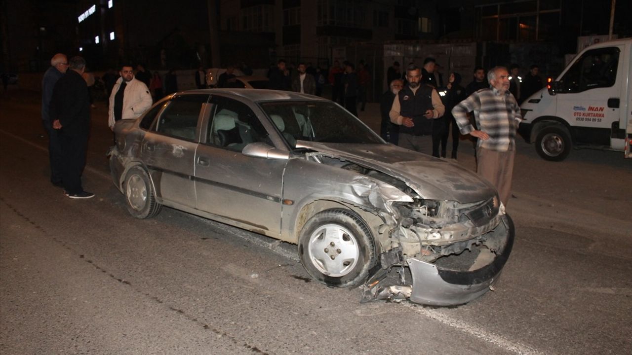 Samsun'da Üç Araçlı Kaza: Dört Yaralı