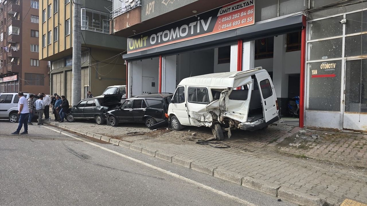 Samsun'daki Trafik Kazası: 2 Yaralı