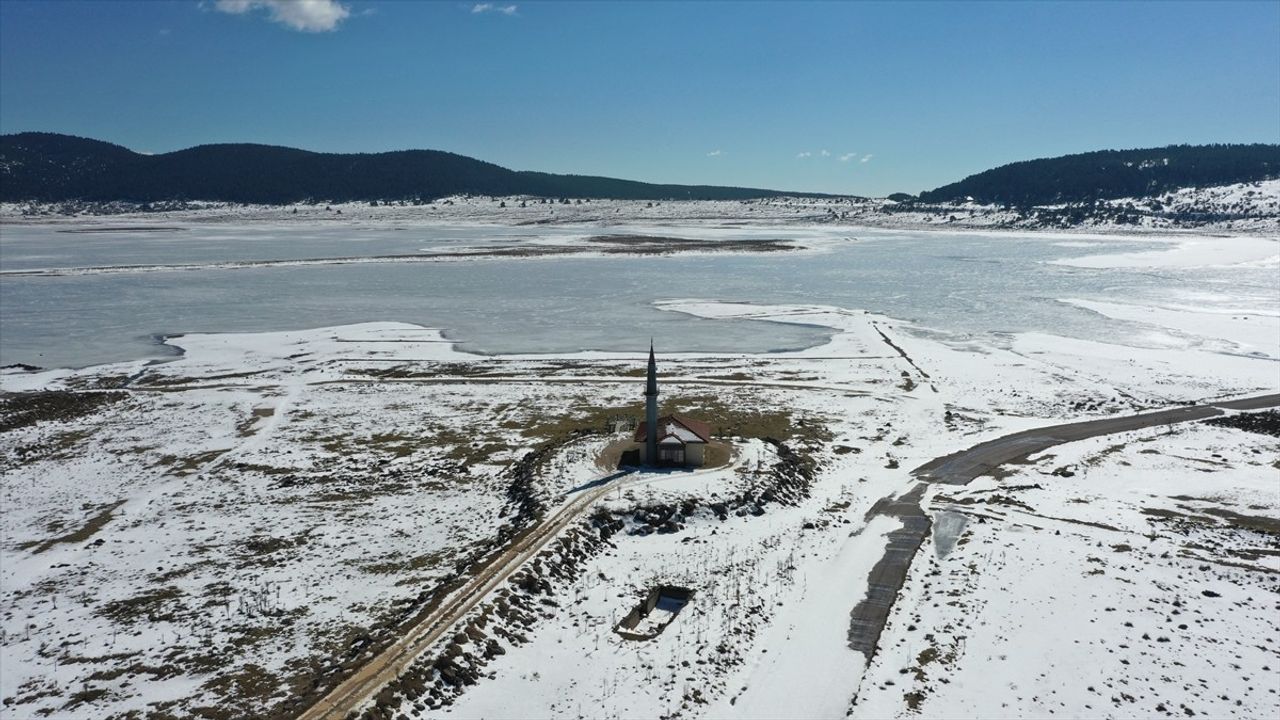 Seben Taşlı Yayla Göleti Dondu
