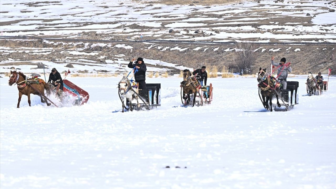 Senkronize Buz Pateni Kadın Milli Takımı'ndan Çıldır Gölü'nde Etkileyici Gösteri
