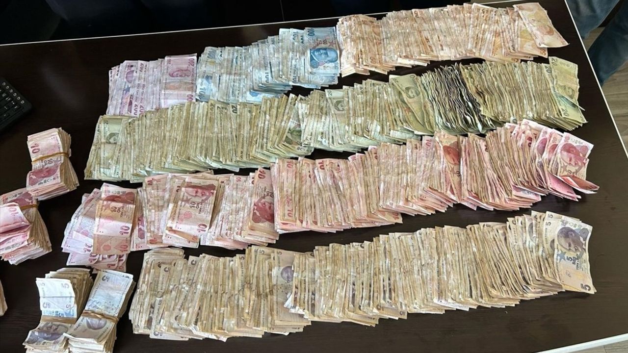 Serik'te Dilenci Operasyonu: 45 Bin 600 Lira Ele Geçirildi