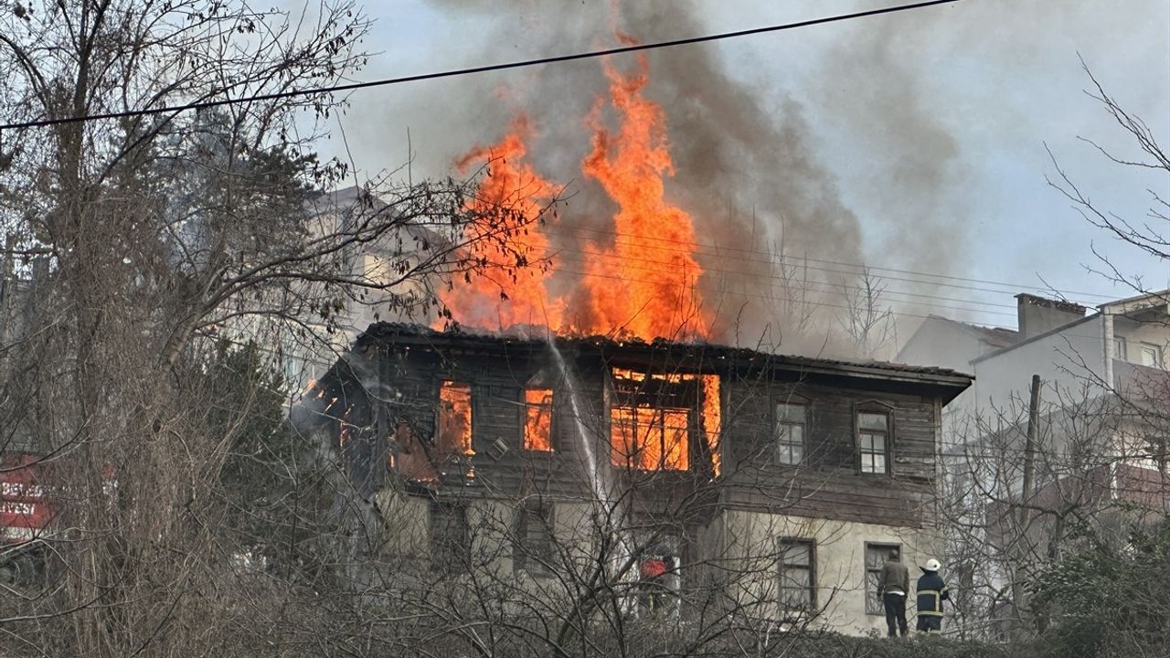 Sinop'ta Ahşap Evde Yangın