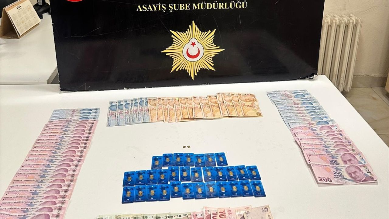 Sivas'ta Kuyumculara Sahte Altın Satmaya Çalışan 3 Kişi Tutuklandı