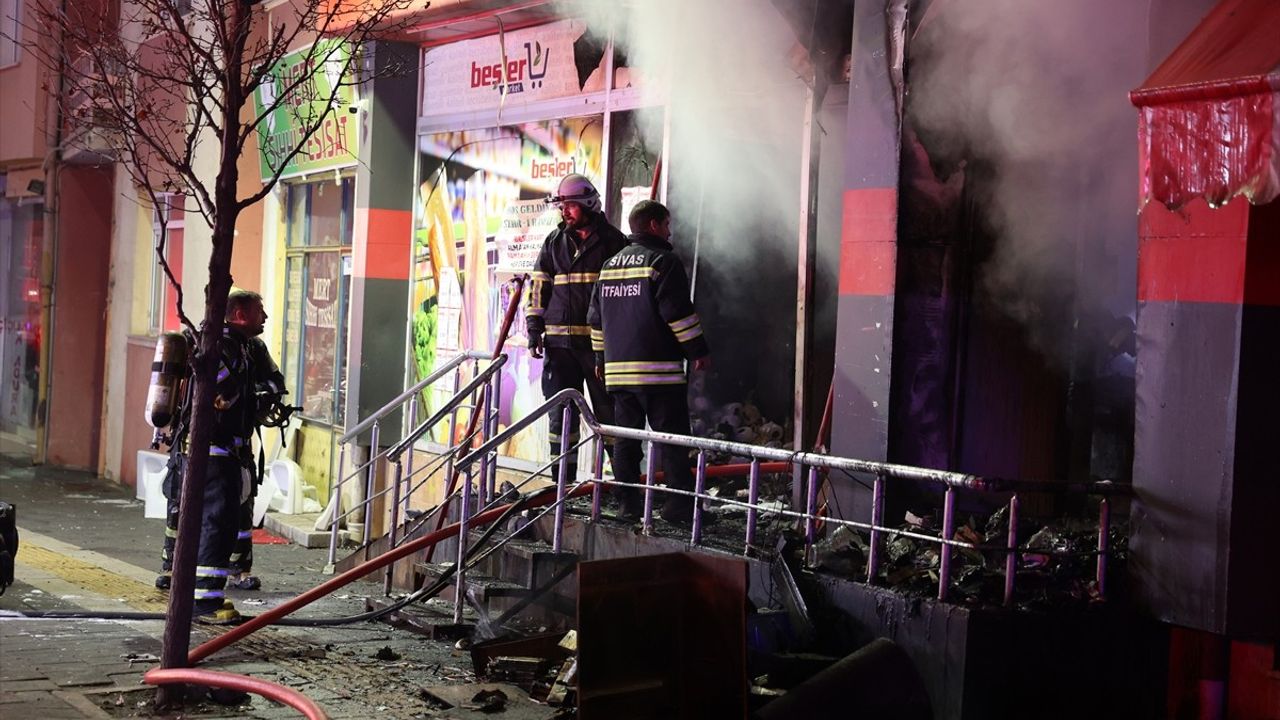 Sivas'ta Market Yangını: Patlama ve Hasar