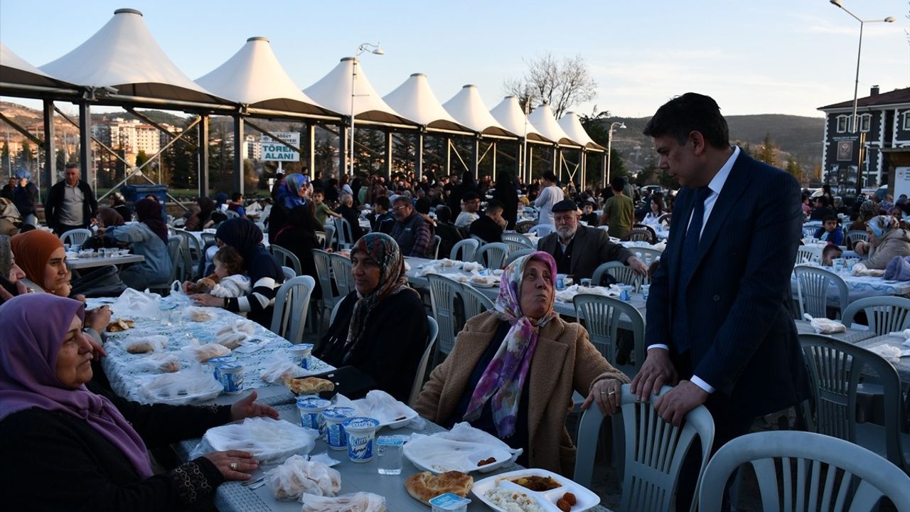 Söğüt'te Ertuğrul Gazi Türbesi'nde İftar Programı Düzenlendi