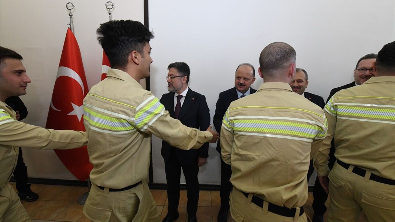 Tarım ve Orman Bakanı Yumaklı, Kastamonu'da Bayram Namazı Kıldı