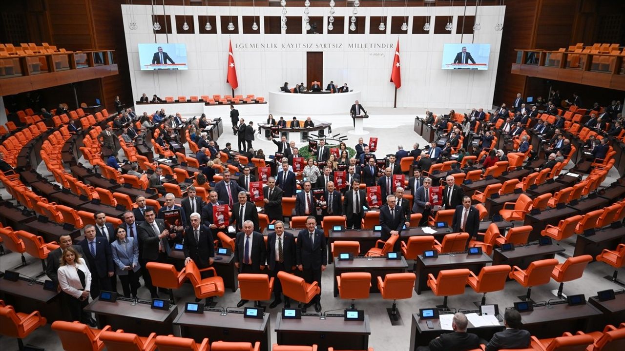 TBMM Genel Kurulu'nda Gerilim Dolu Saatler