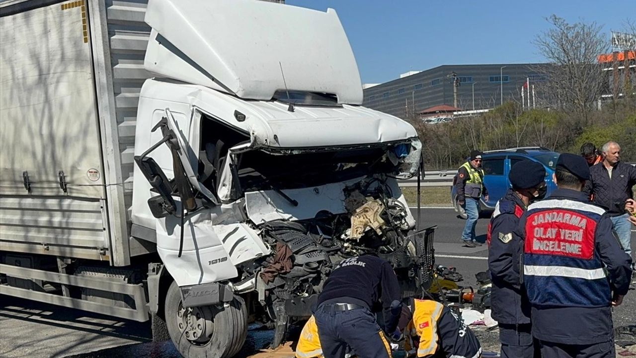 Tekirdağ'da Trafik Kazası: Tır Sürücüsü Hayatını Kaybetti