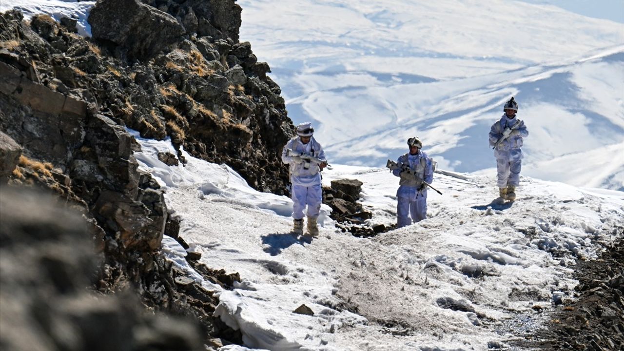 Tendürek Dağı'nda Jandarma Timleri Ramazan Bayramı'nı Görev Başında Karşılıyor