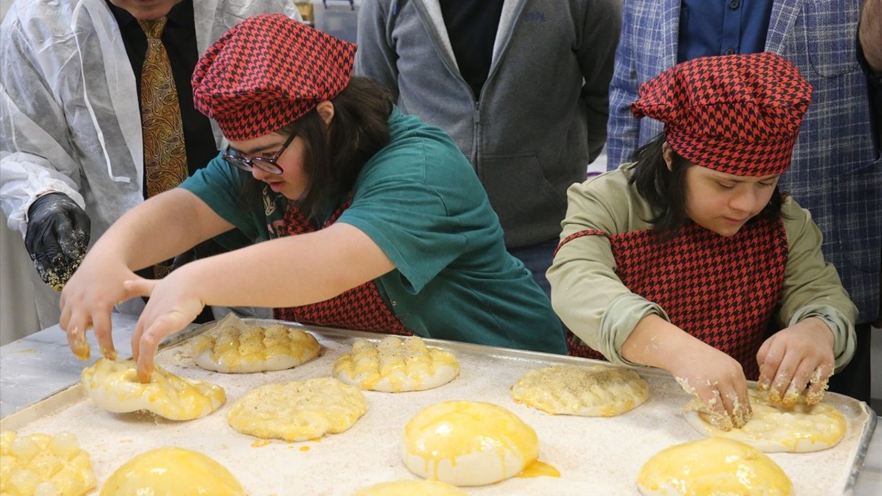 Tokat'ta Down Sendromlu Çocuklar İçin Ramazan Pidesi Etkinliği