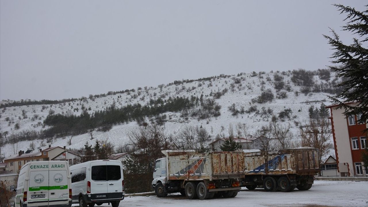 Tokat'ta Kar Yağışı Beyaz Gelinliği Giydirdi