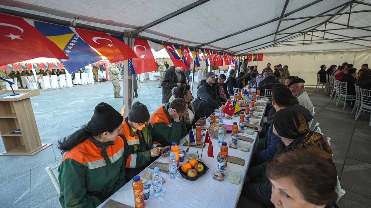 Türk Askeri Bosna Hersek'te İftar Programı Düzenledi