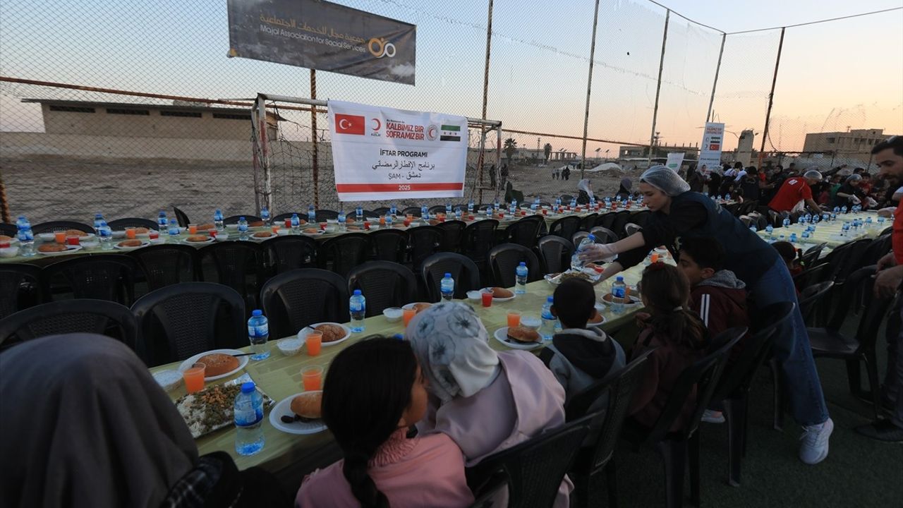 Türk Kızılay'dan Şam'da Anlamlı İftar Organizasyonu