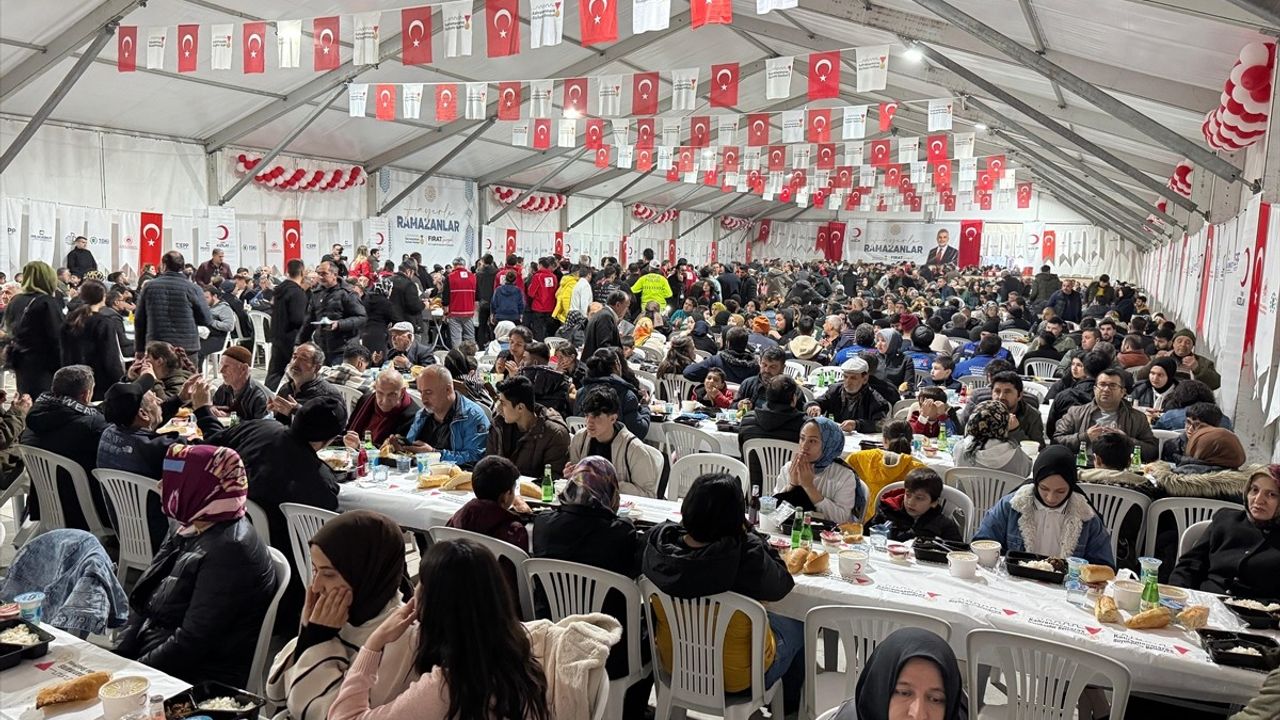 Türk Kızılay Genel Başkanı Kahramanmaraş'ta Depremzedelere İftar Verdi