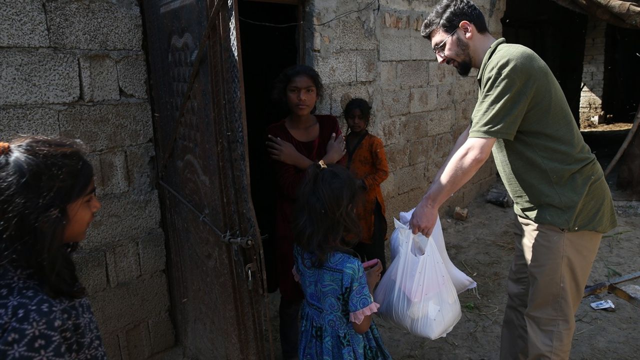 Türk Öğrencilerin Ramazan Yardımı: 150 Koli Erzak Dağıtımı