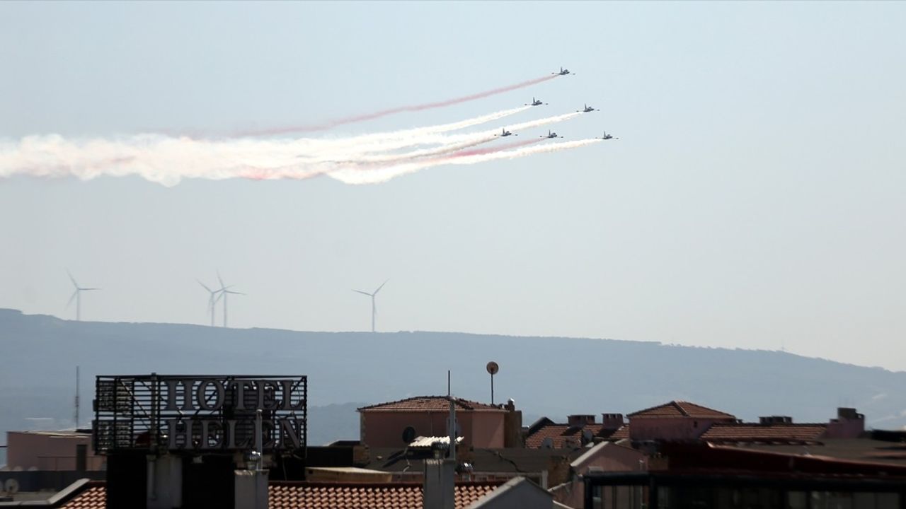 Türk Yıldızları'ndan Anlamlı Uçuş