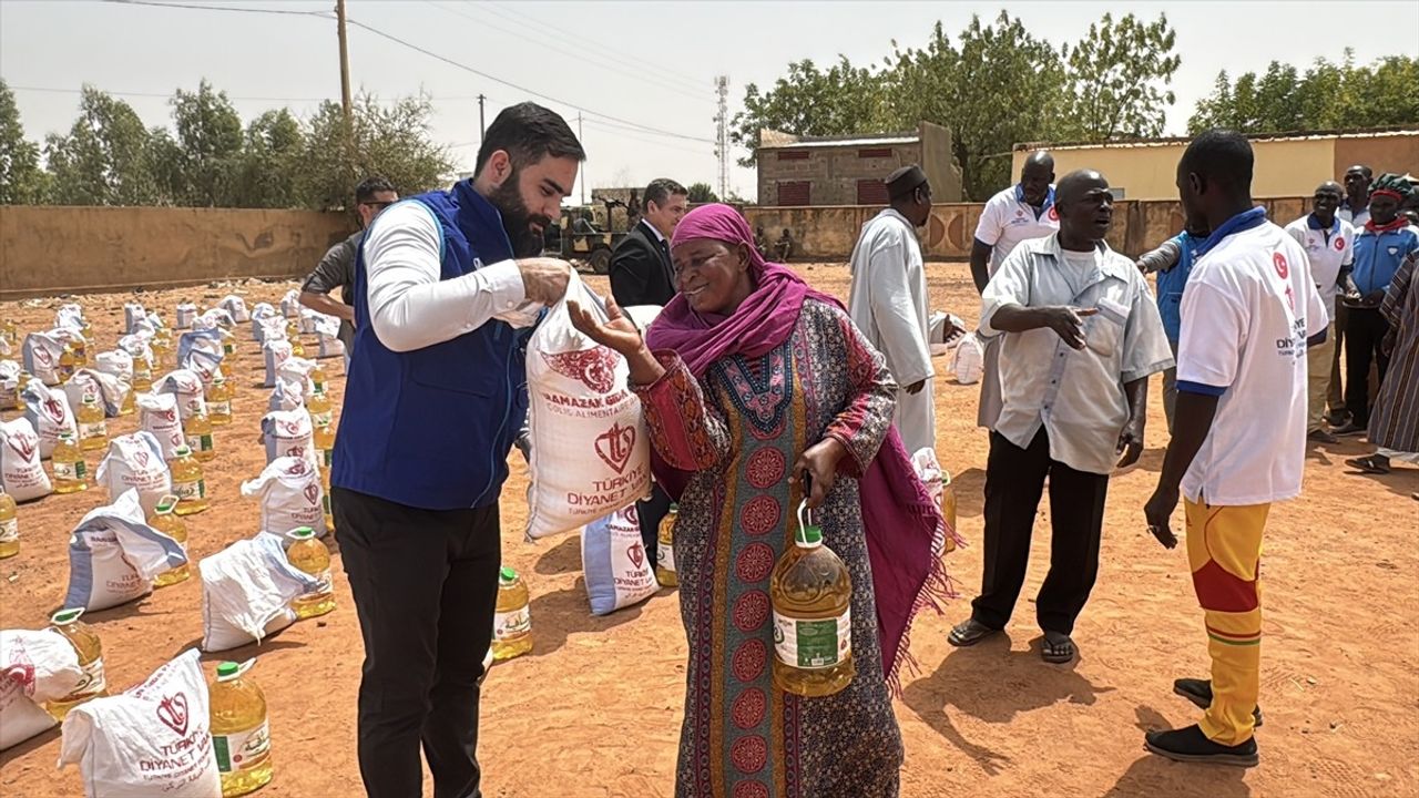 Türkiye Diyanet Vakfı'nın Mali'ye Gıda Yardımı