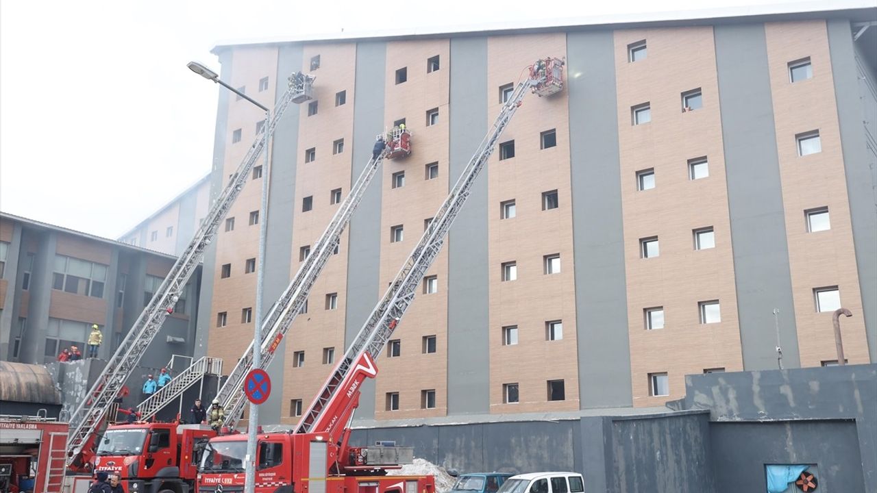Uludağ'daki Kapalı Otelde Yangın Çıktı