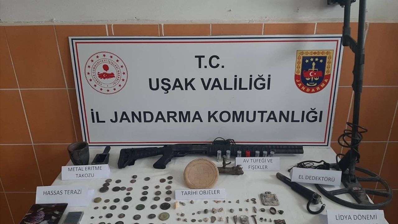 Uşak'ta Tarihi Eser Operasyonu: 117 Obje Ele Geçirildi