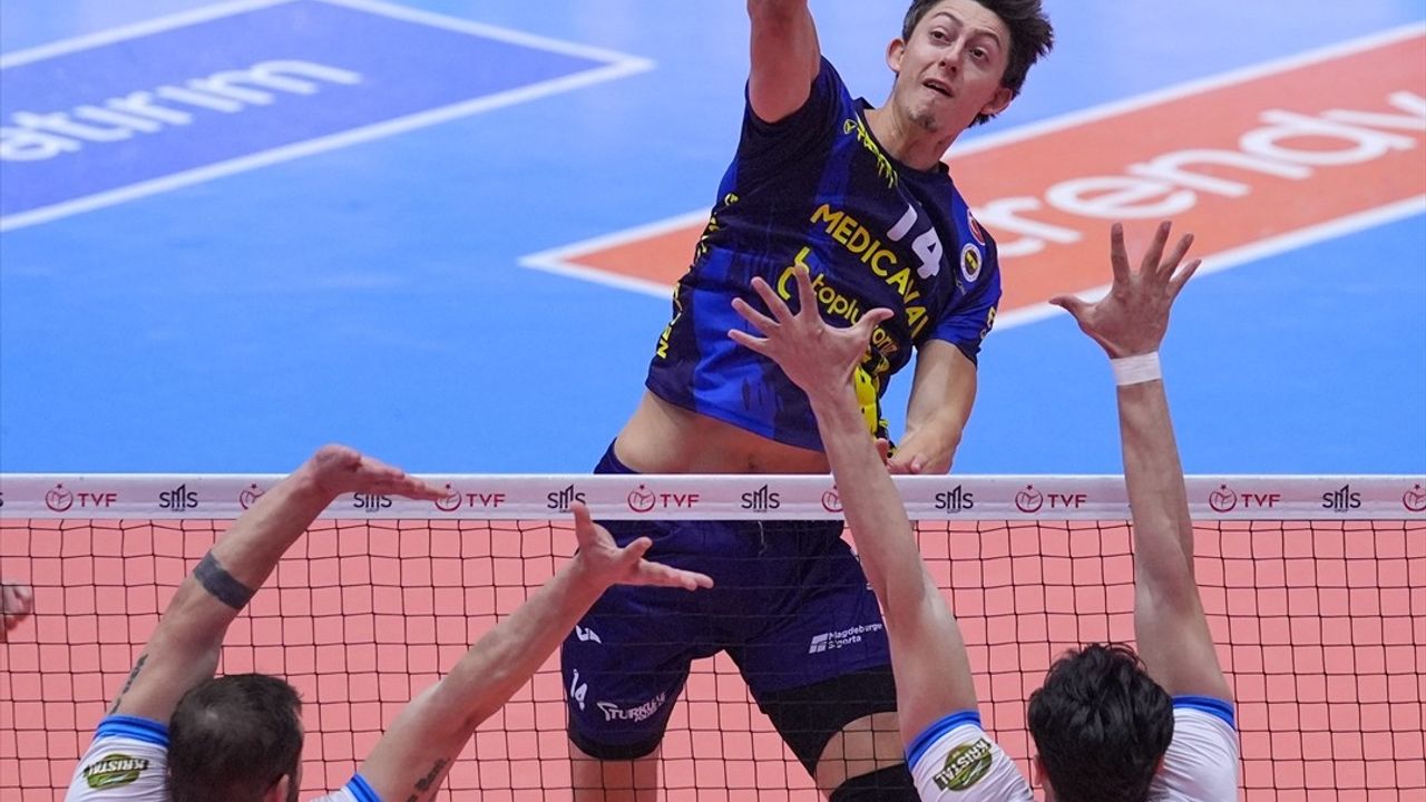 Voleybolda Zorlu Mücadele: Arkas Spor 3-2 Fenerbahçe Medicana'yı Geçti