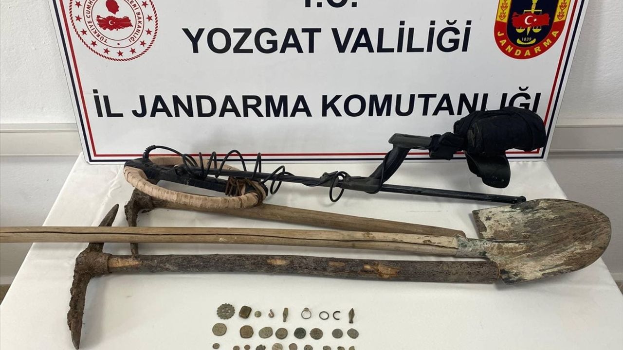 Yozgat'ta İzinsiz Kazı Operasyonu: İki Şüpheli Suçüstü Yakalandı