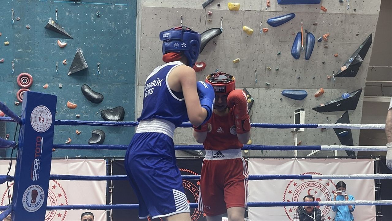 22 Yaş Altı Kadınlar Türkiye Boks Şampiyonası Samsun'da Başladı