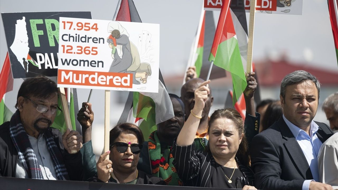 41 Ülkeden Sendikacılar, Filistin İçin Birleşmiş Milletler Önünde Toplandı