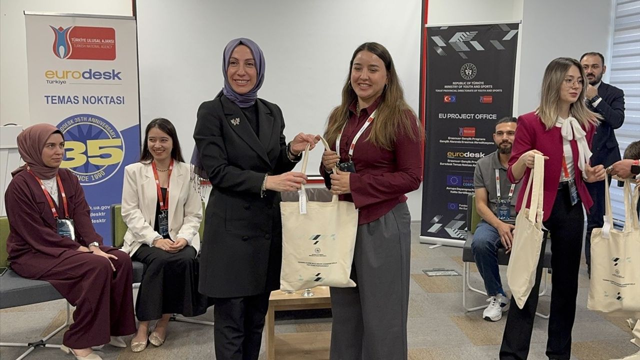 AB Gençlik Çalışanlarının Hareketliliği Projesi Adana'da Başladı
