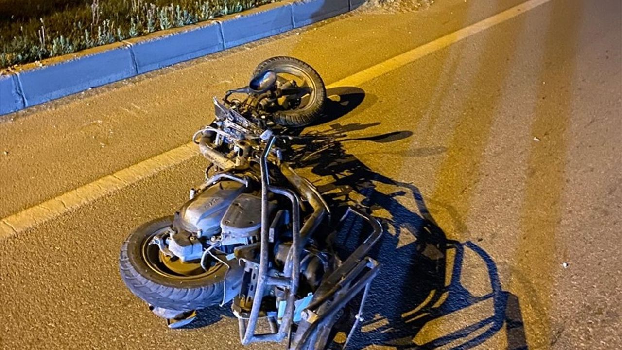 Afyonkarahisar'da Trafik Kazası: 1 Ölü, 1 Yaralı