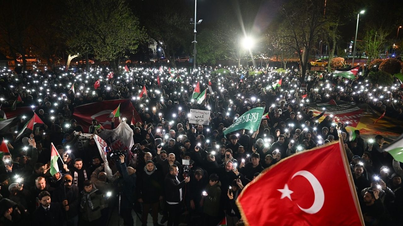 AGD Üyeleri Gazze Saldırılarını Protesto Etti
