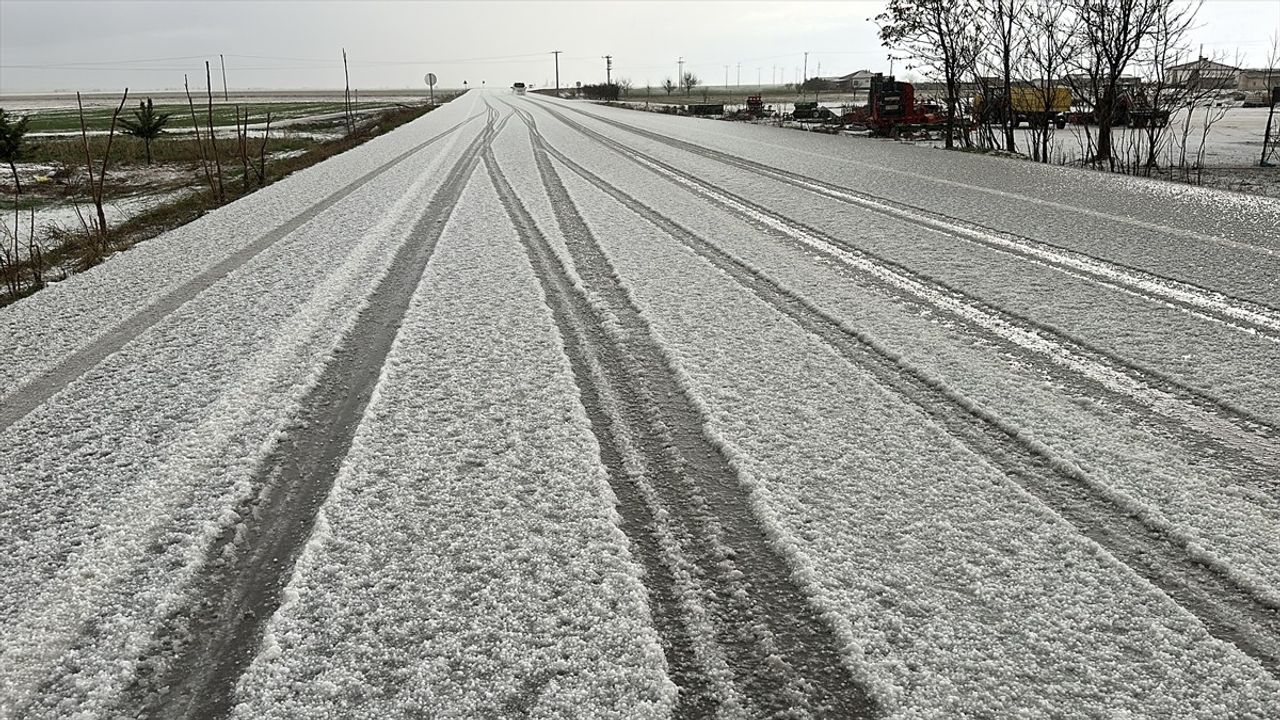 Aksaray'da Dolu Yağışı Hayatı Olumsuz Etkiledi