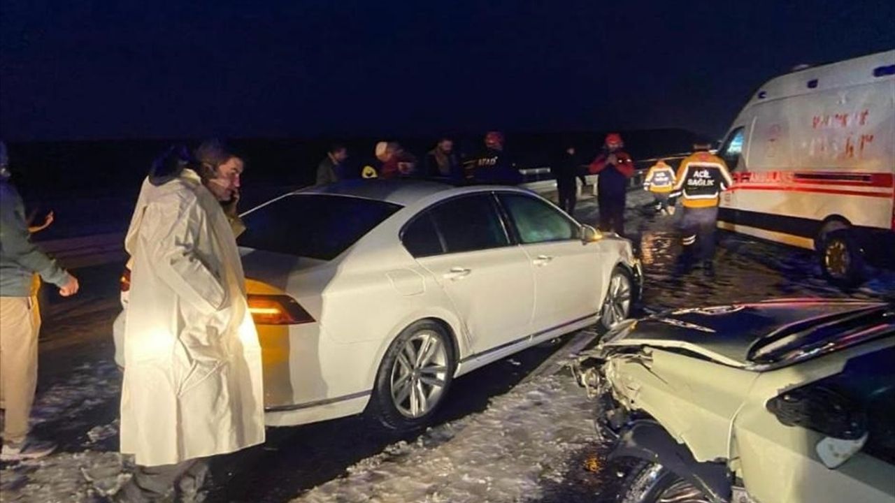 Aksaray'da Zincirleme Trafik Kazası: 15 Yaralı