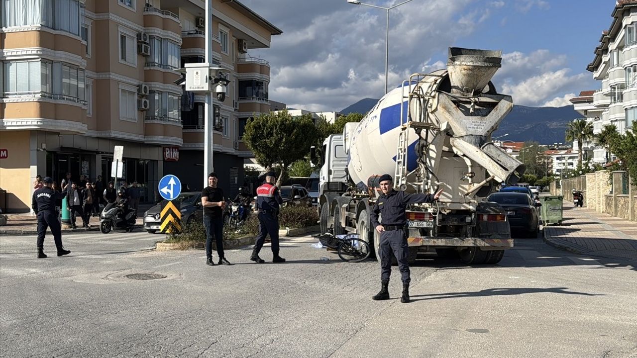Alanya'da Bisikletli Kadın Beton Mikserinin Altında Kaldı