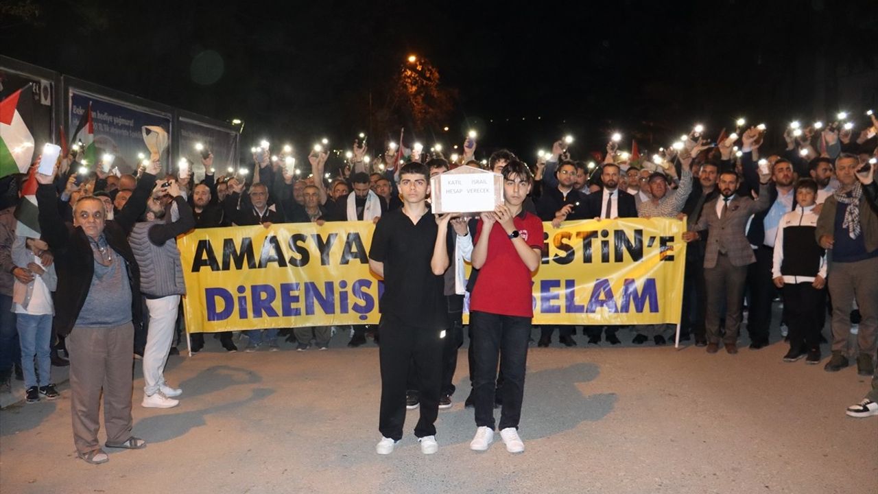 Amasya'da Filistin İçin Savaş Karşıtı Yürüyüş Düzenlendi