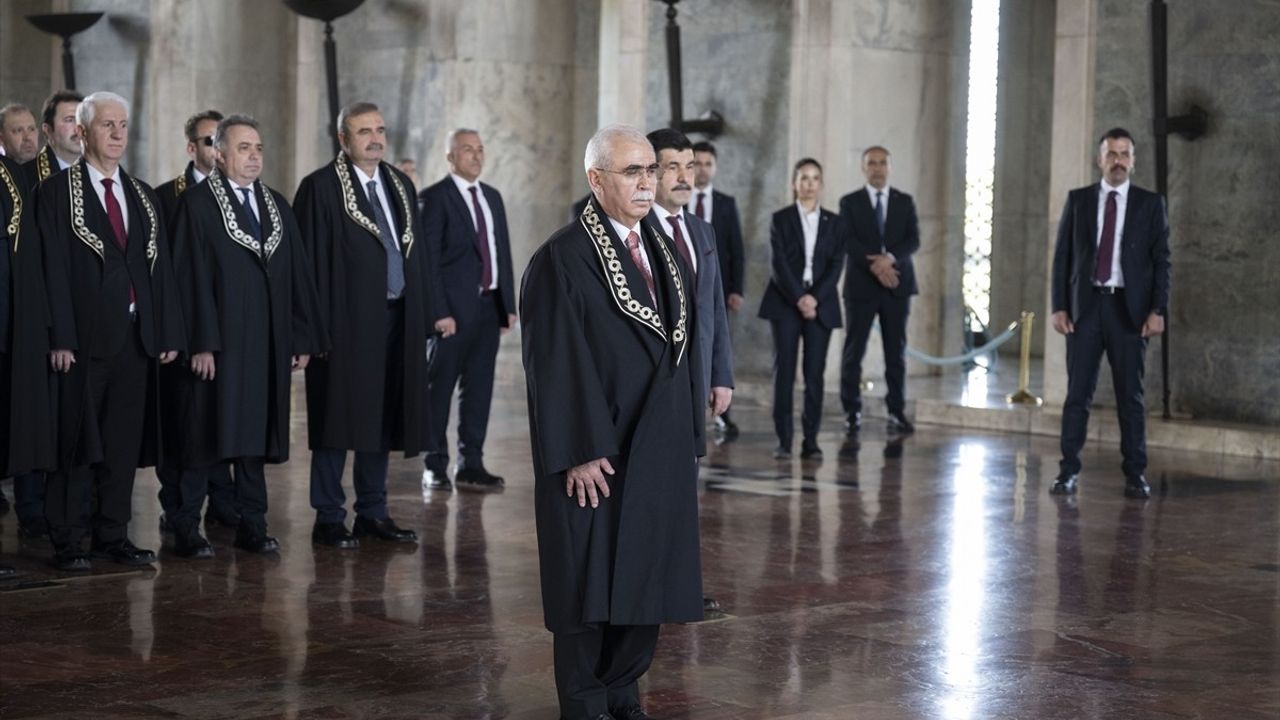 Anayasa Mahkemesi 63. Yılını Anıtkabir'de Kutladı