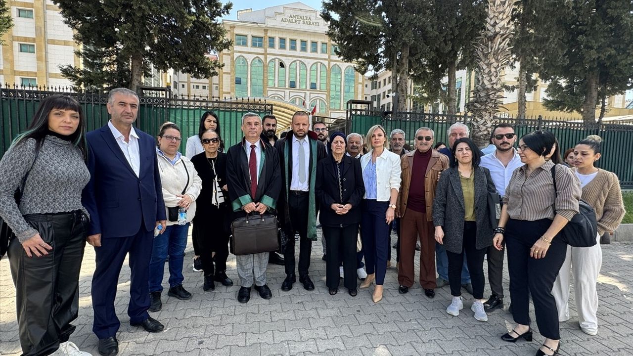 Antalya'da Emekli Öğretmenin Ölümüne Neden Olan Sürücünün Yargılanması Başladı