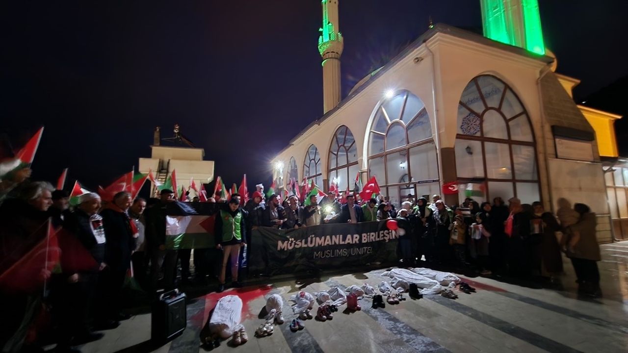 Artvin'de Gazze'ye Destek Konvoyu Düzenlendi