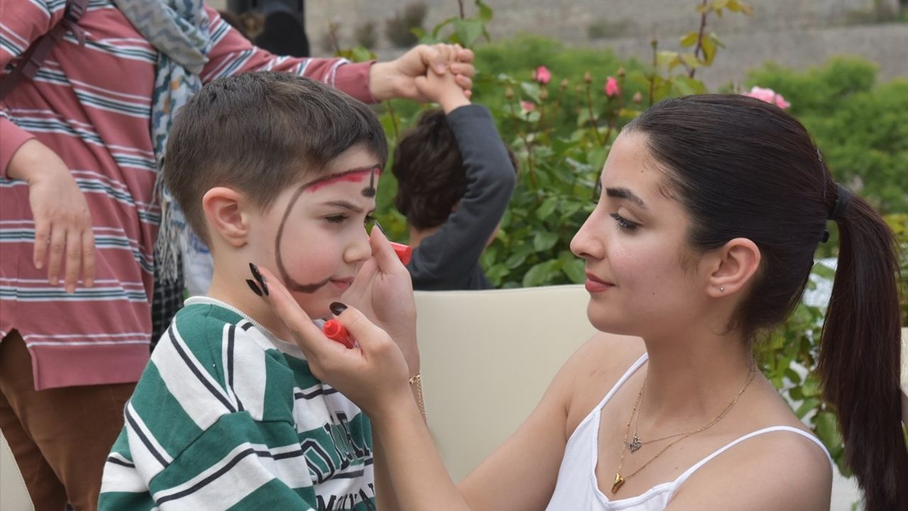 Artvin'de Özel Gereksinimli Öğrenciler İçin Uçurtma Şenliği