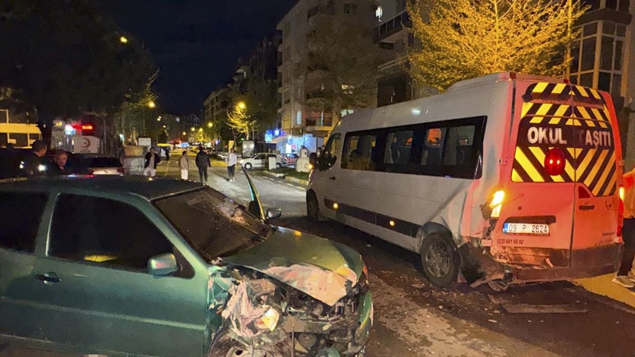 Aydın'da Otomobil-Minibüs Çarpışması: 3 Yaralı