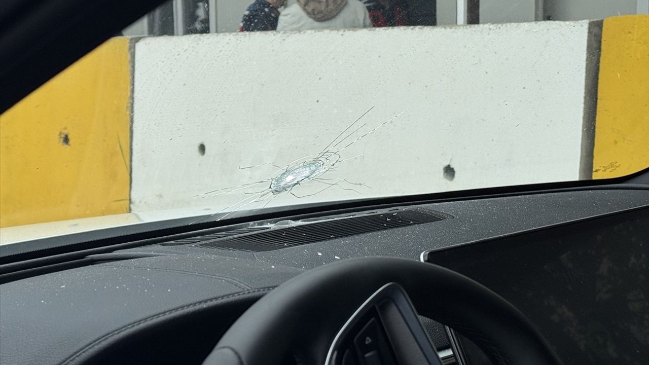 Aydın'da Otomobiline Ateş Açılan İş Adamı Jandarmaya Sığındı