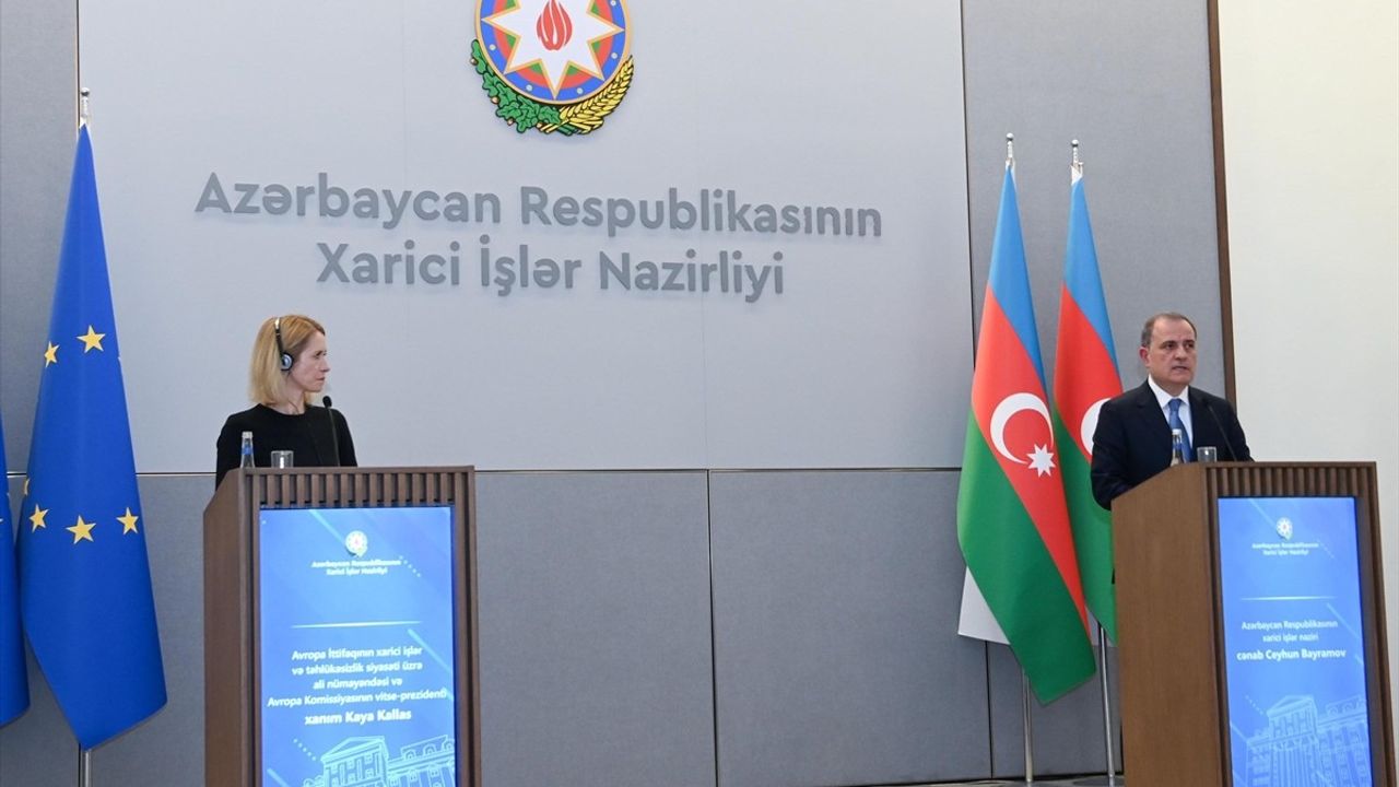 Azerbaycan Dışişleri Bakanı Bayramov'dan Bayrak Yakma Eylemlerine Tepki