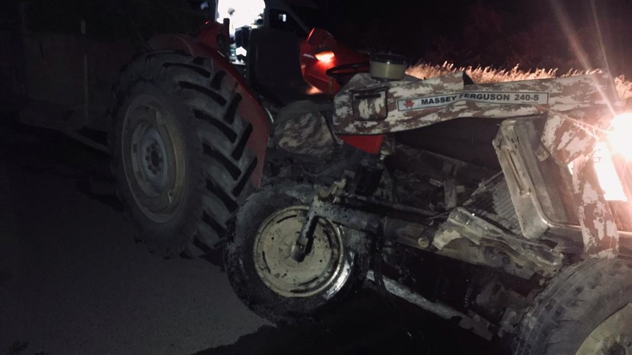 Balıkesir'de Otomobil-Traktör Kazası: 1 Ölü, 2 Yaralı