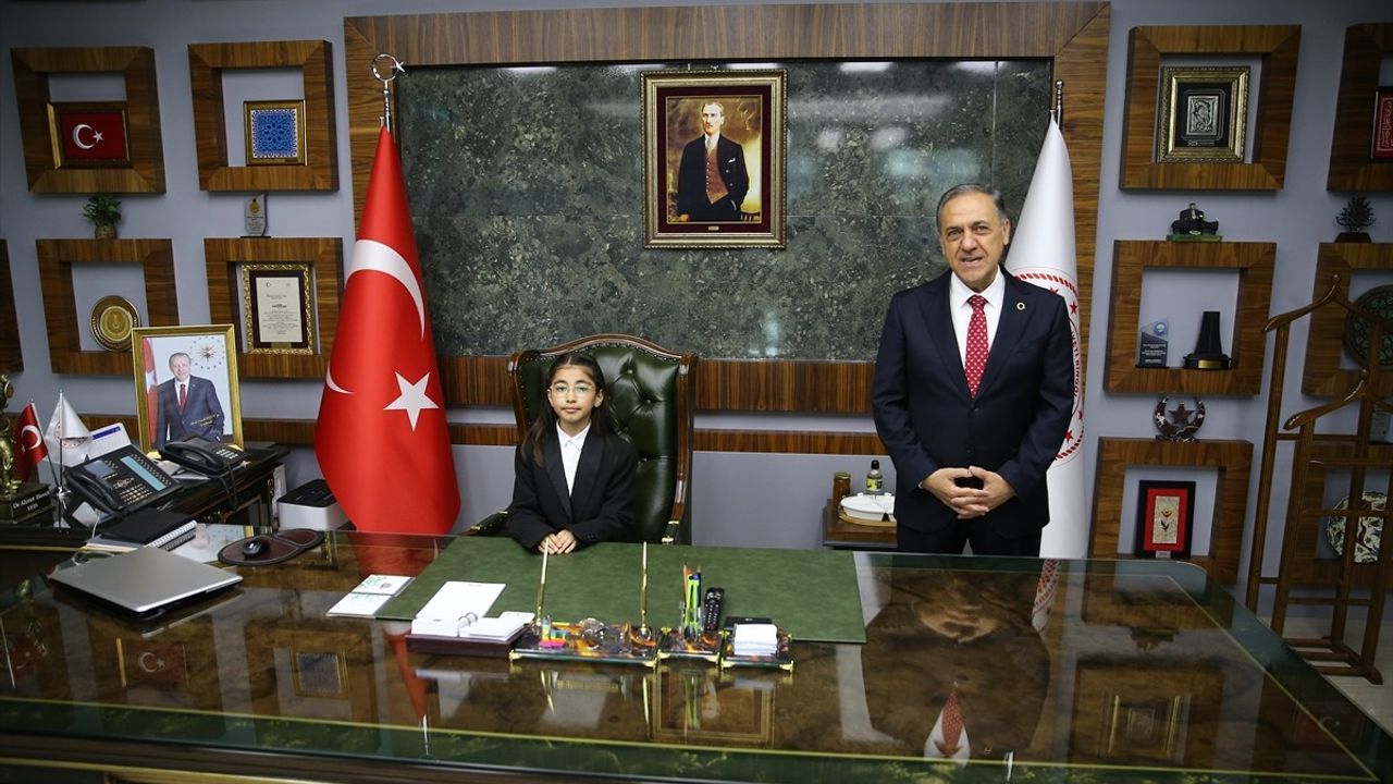 Bingöl'de 23 Nisan Coşkusu: Vali ve Belediye Başkanı Çocuklara Koltuklarını Devretti