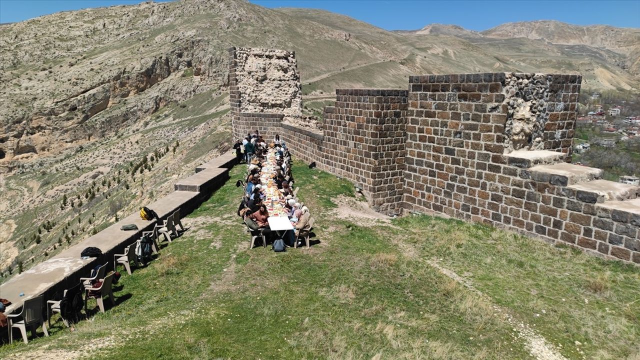 Bitlis'te Öğretmenler İçin Doğa Yürüyüşü Etkinliği