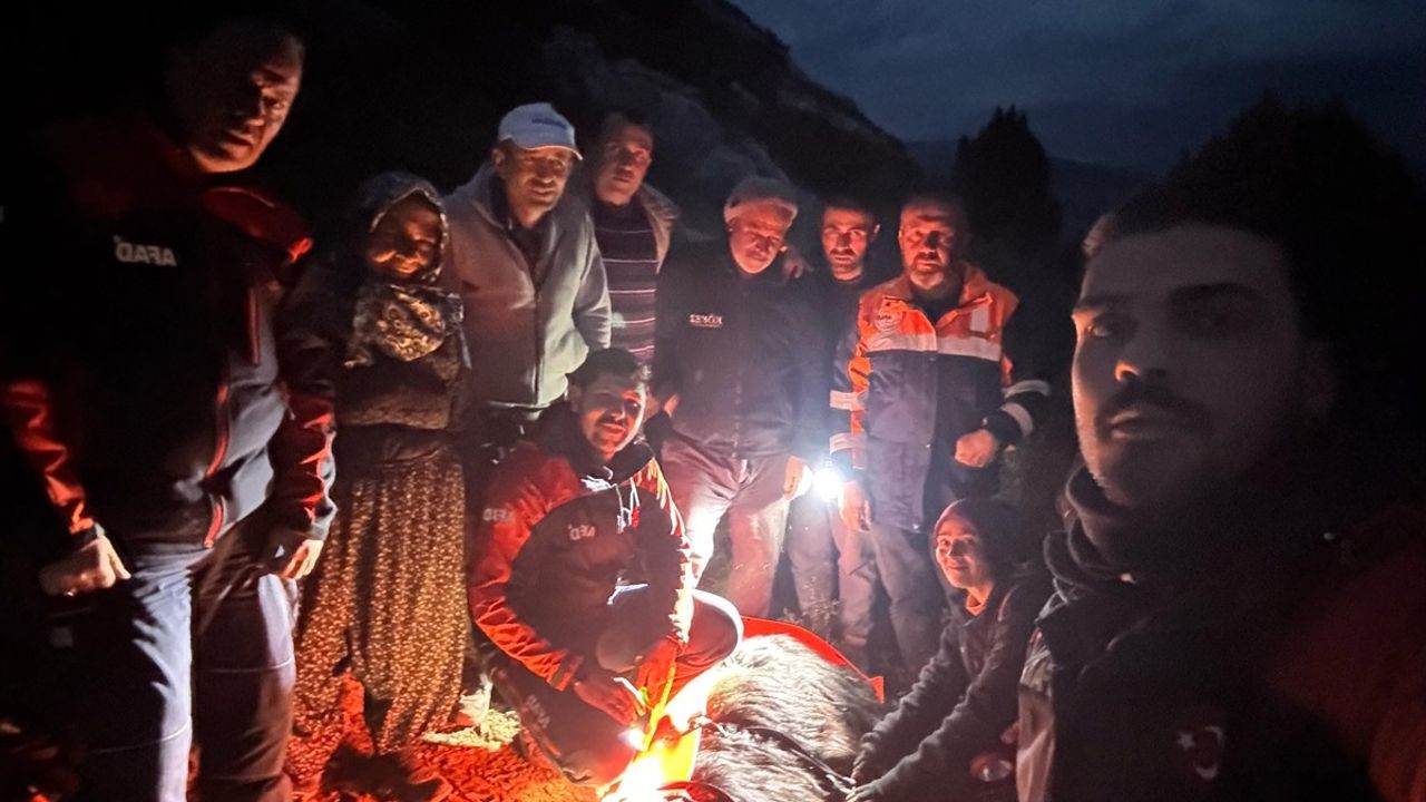 Burdur'da Dağda Mahsur Kalan Keçi Kurtarıldı