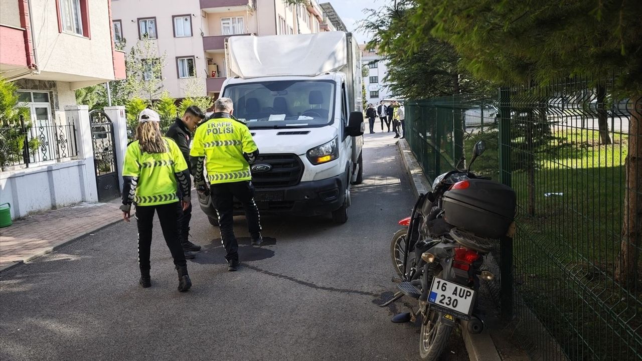 Bursa'da Motosiklet Kazası: Bir Sürücü Ağır Yaralandı